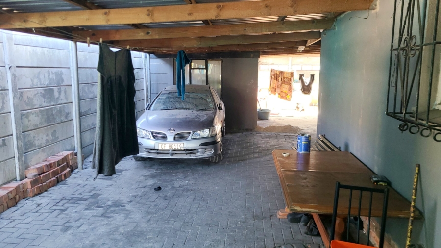 5 Bedroom Property for Sale in Kleinvlei Western Cape